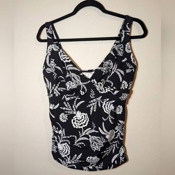 Lands' End twist tankini top - Picture 2 of 9